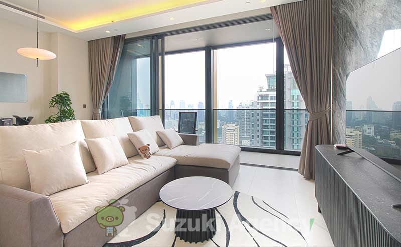 THE ESTELLE PHROM PHONG